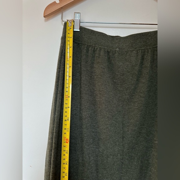 Anthropologie green stretchy midi skirt very comfy! Size XS - Picture 11 of 11